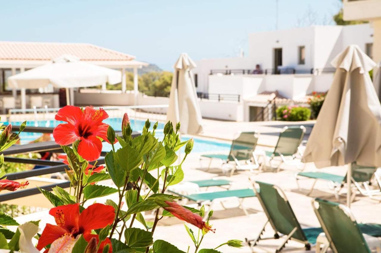 Apladas Hotel Agia Marina Buitenkant foto