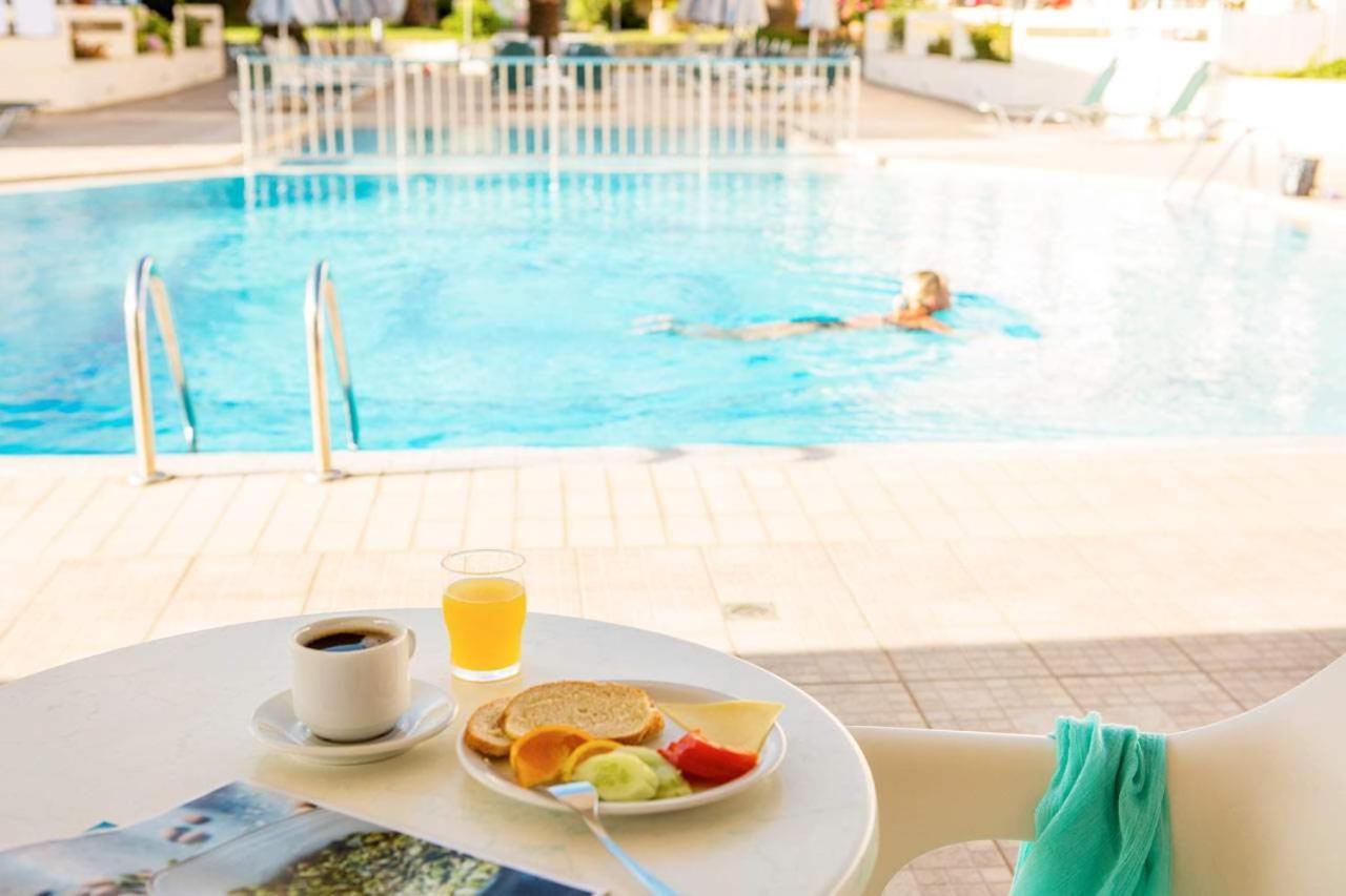 Apladas Hotel Agia Marina Buitenkant foto