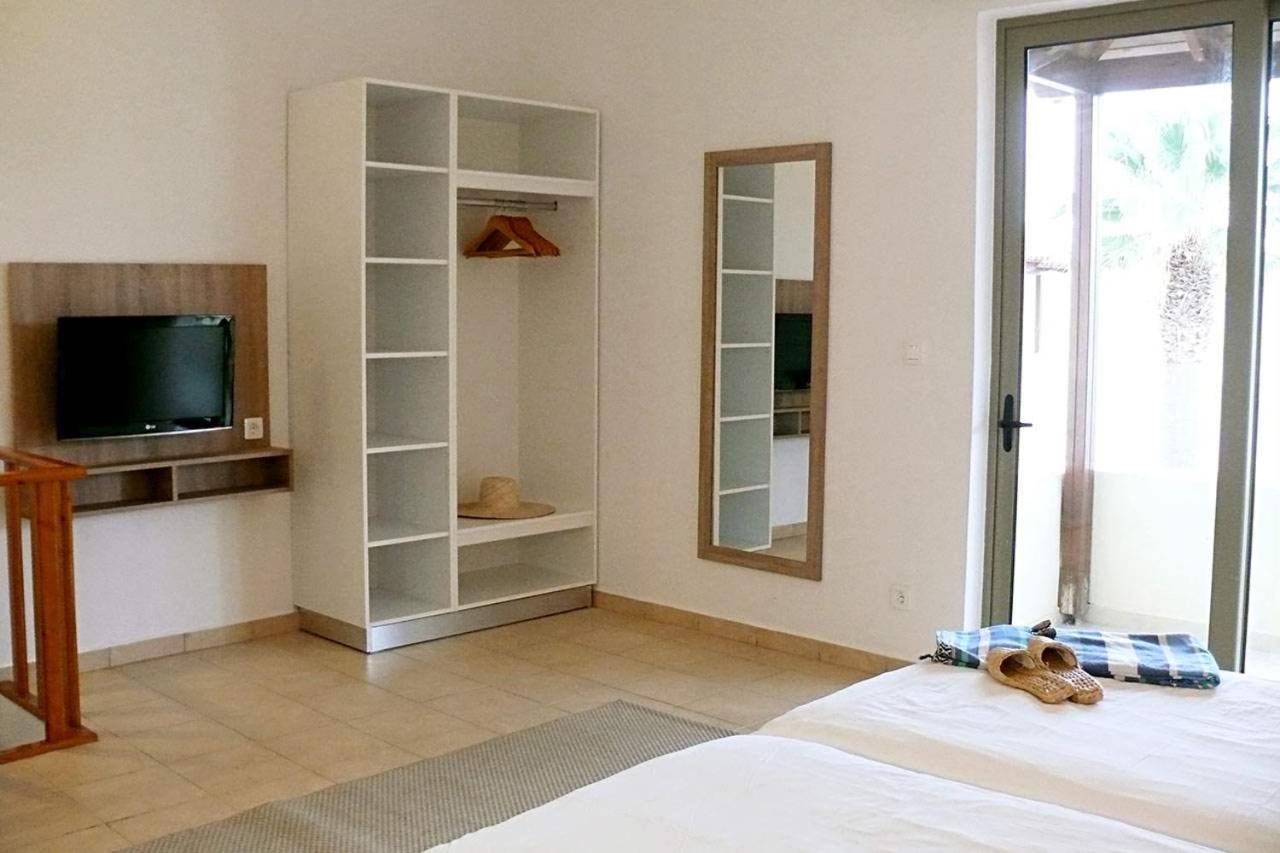 Apladas Hotel Agia Marina Buitenkant foto